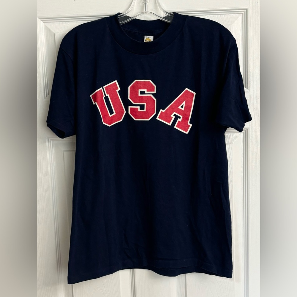 Vintage 80’s-90’s USA T Shirt Single Stitch Size Large.